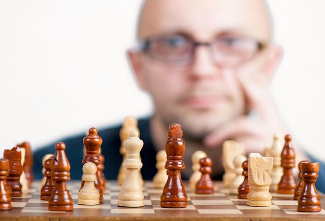 Minimal strategy room used for online casino journey mapping